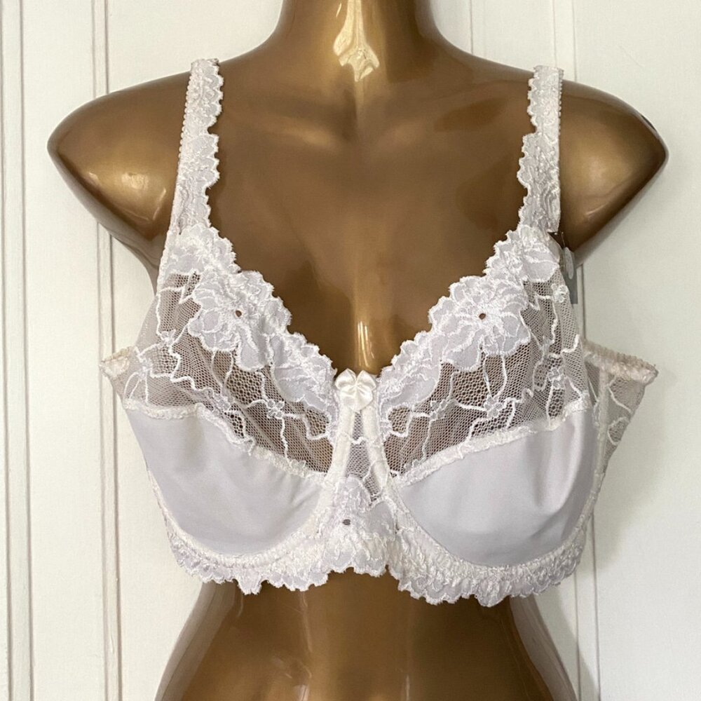 NWT Ivory Lacy Underwire Bra - 40 E Large European Bra